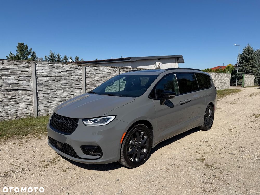 Chrysler Pacifica - 1