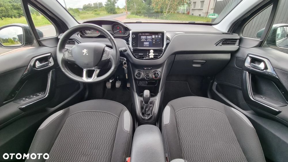 Peugeot 208 - 11
