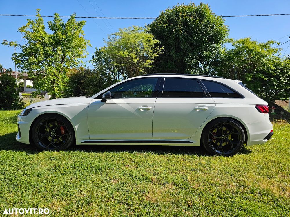 Audi RS4 Avant - 8