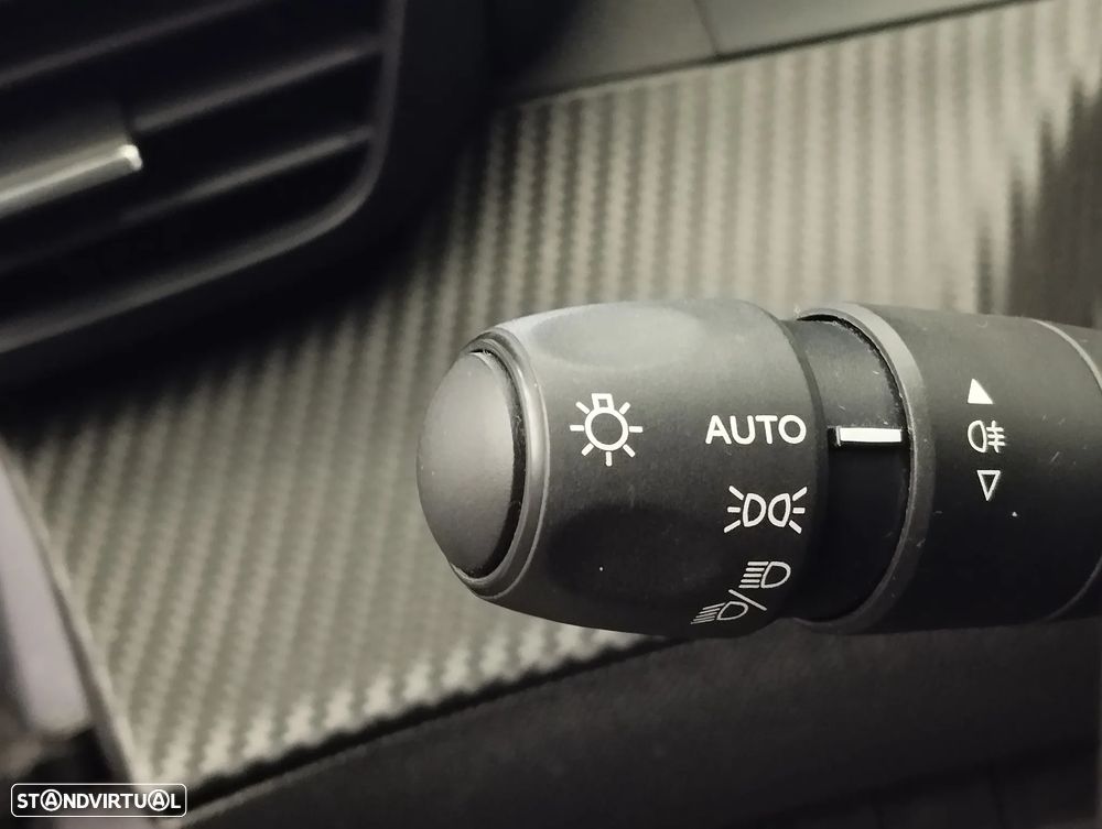 Peugeot 2008 1.2 PureTech Allure EAT8 - 20