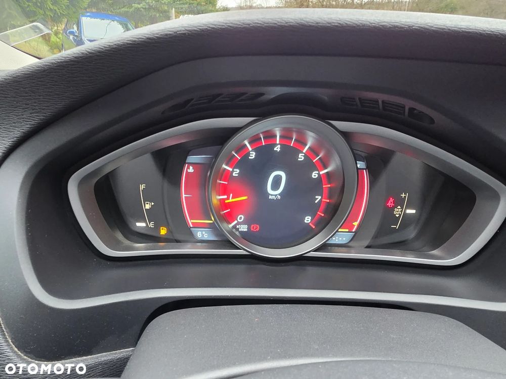 Volvo V40 T4 Momentum - 14