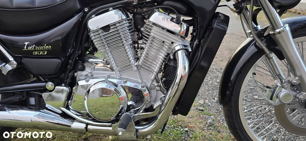 Suzuki Intruder - 14