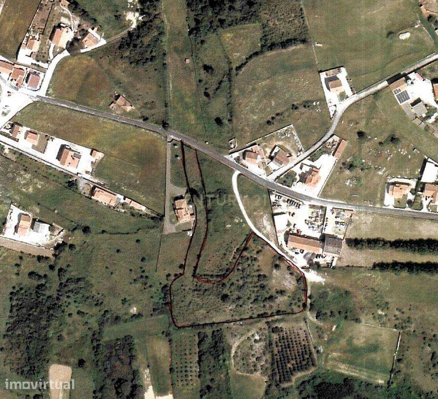 Terreno com 9.749 m² e Potencial de Construção em Zona Urbana e Rural - Grande imagem: 5/6