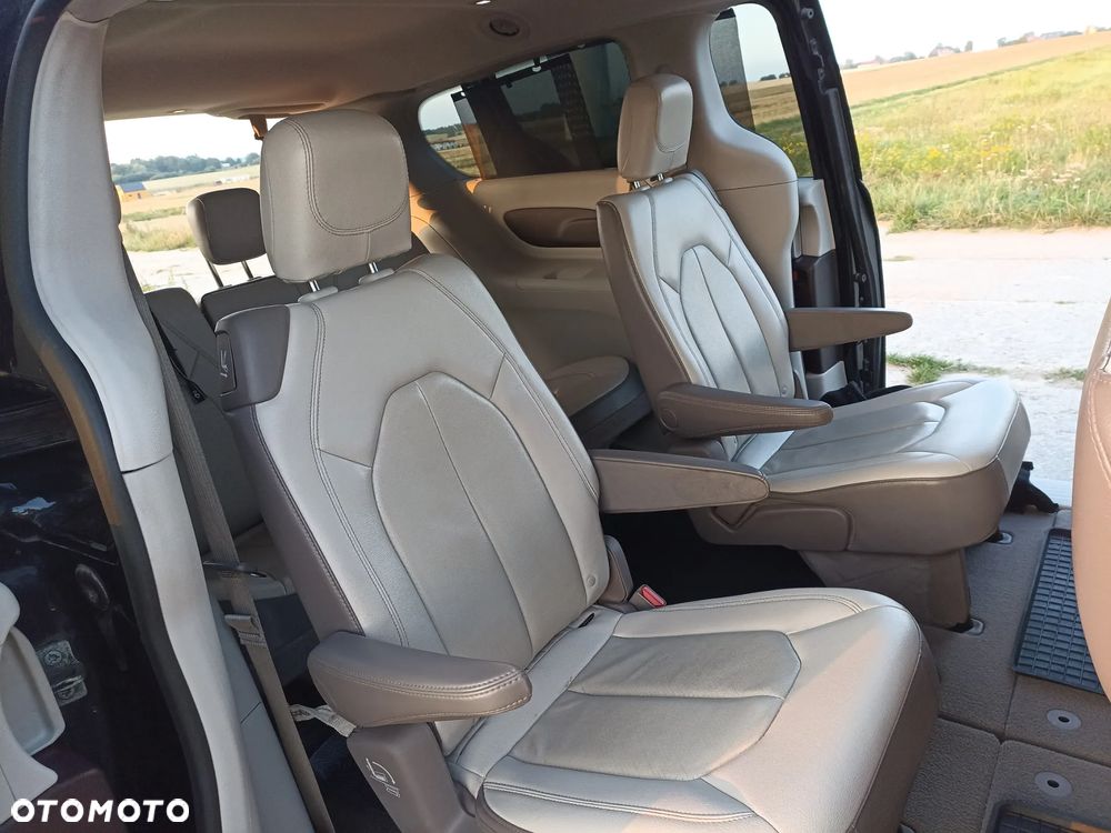 Chrysler Pacifica - 23