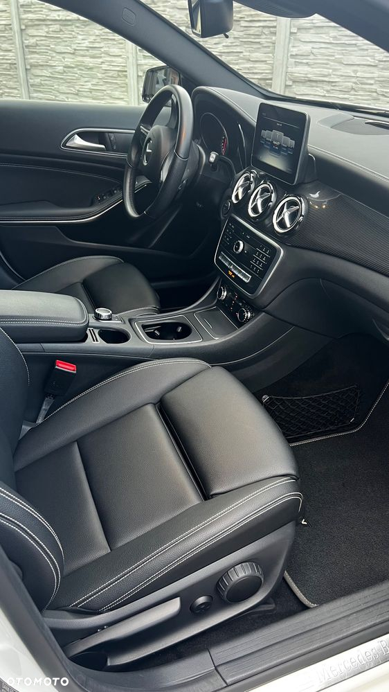 Mercedes-Benz GLA 200 7G-DCT AMG Line - 9