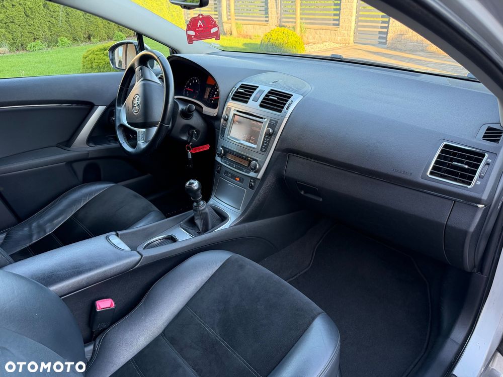 Toyota Avensis 1.8 Executive - 24