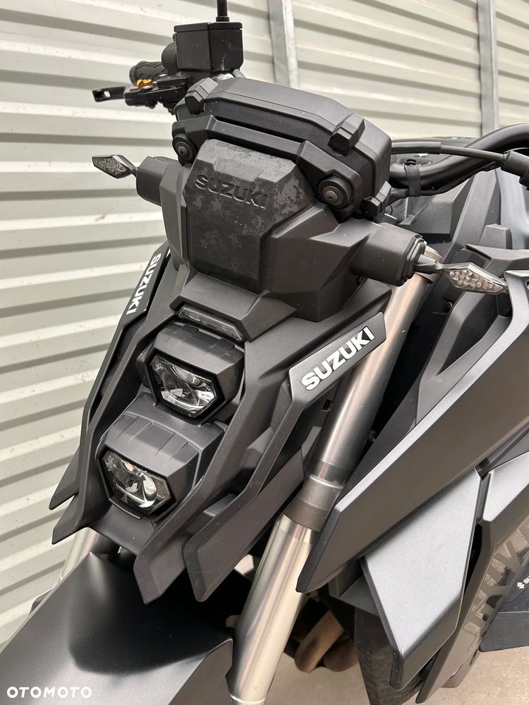 Suzuki GSX - 16