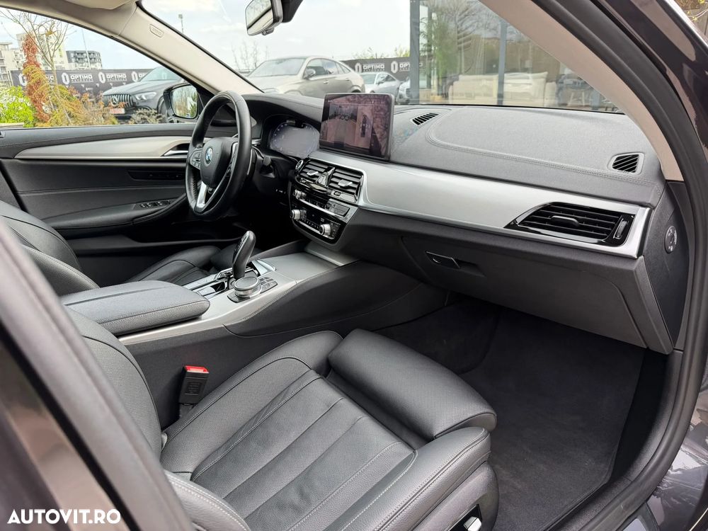 BMW Seria 5 530d xDrive AT MHEV - 12