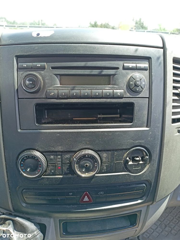 Mercedes-Benz Sprinter - 12