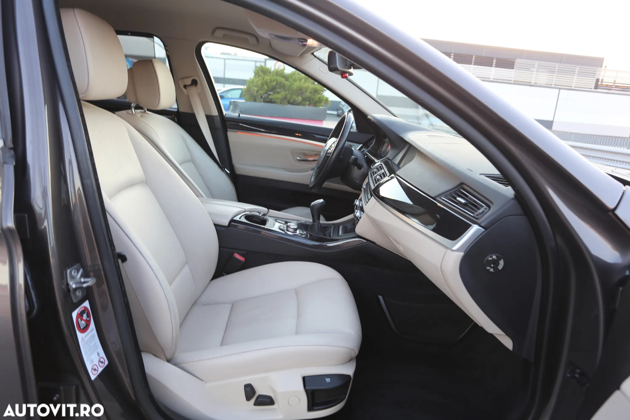 BMW Seria 5 528i - 10
