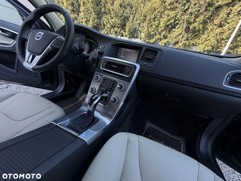 Volvo V60 D4 Geartronic Momentum - 17