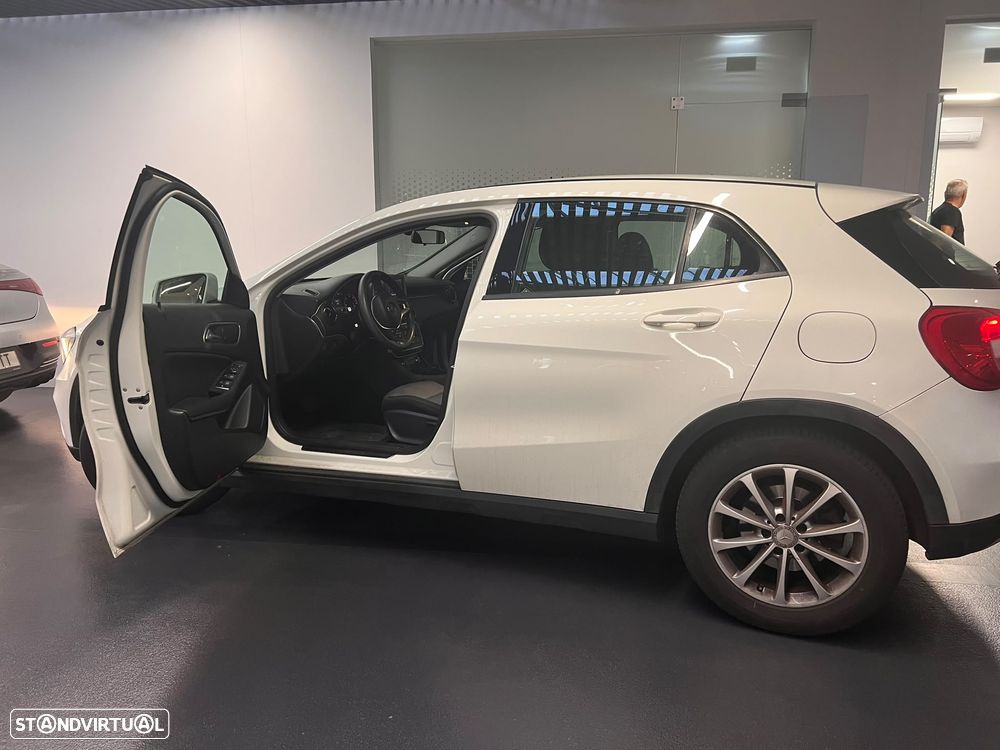 Mercedes-Benz GLA 180 - 4