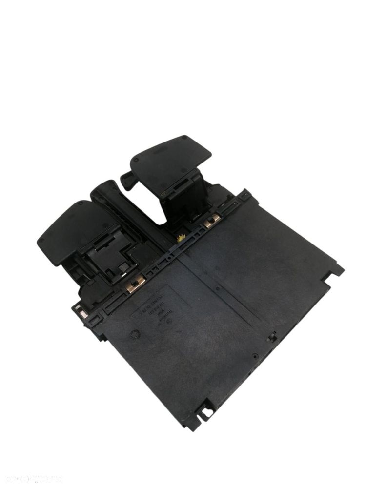 UCHWYT NA KUBEK VW GOLF IV 1.6 - 4