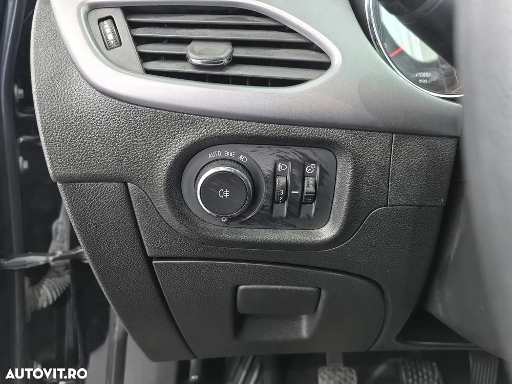 Opel Astra 1.2L Turbo Start/Stop Edition - 15