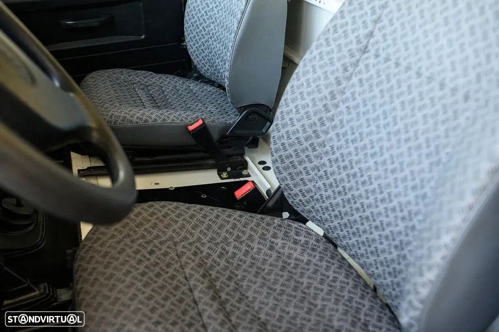 Land Rover Defender 90 2.5 Td5 E - 28