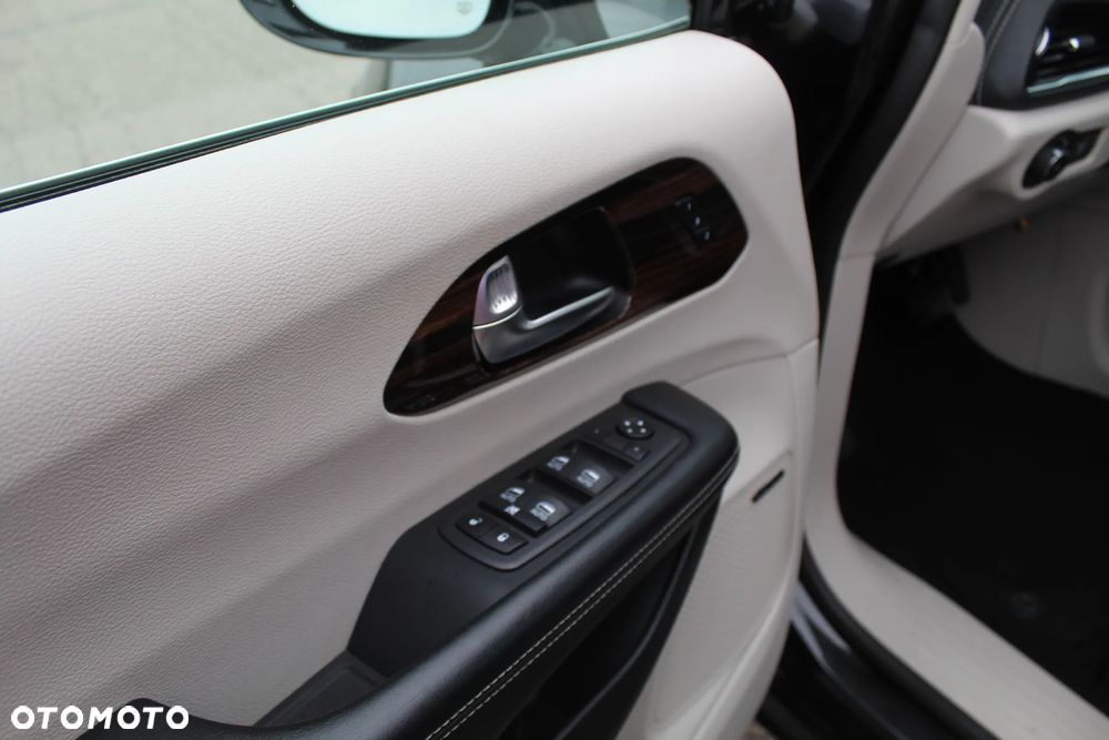 Chrysler Pacifica - 19