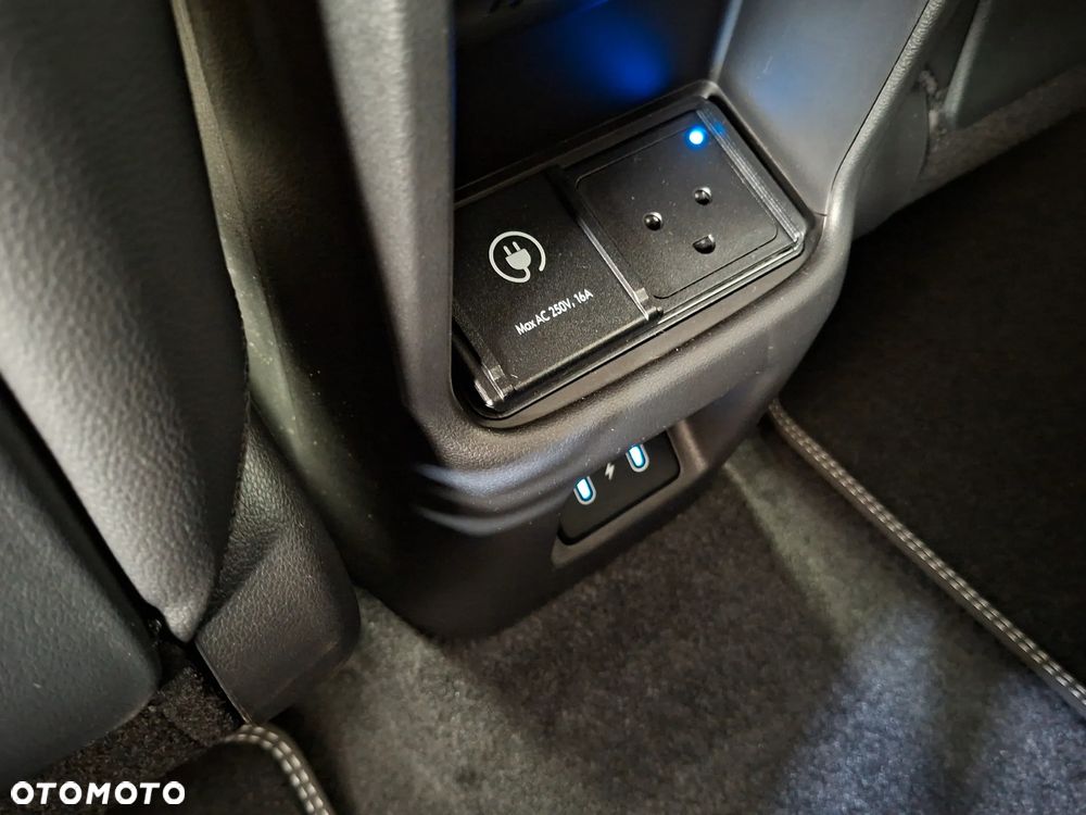 Hyundai Kona 65kWh Platinum - 33
