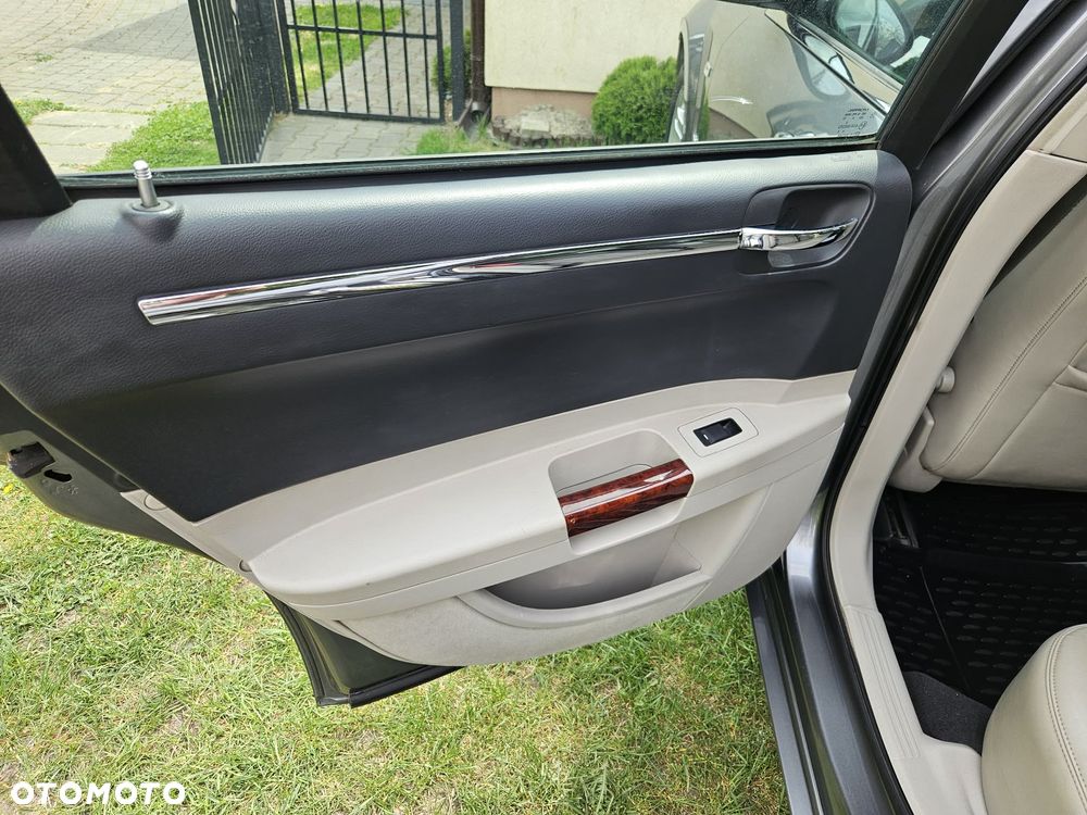Chrysler 300C - 12