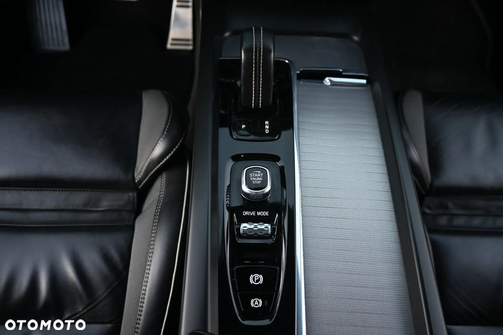 Volvo XC 60 B4 D AWD R-Design - 31
