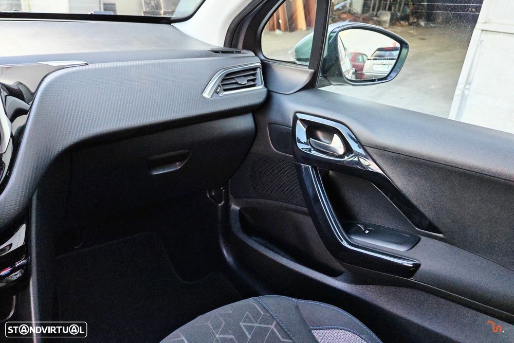 Peugeot 2008 1.2 PureTech Style - 8