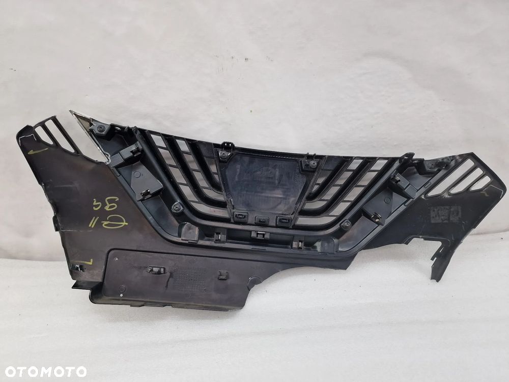 NISSAN MICRA K14 16- ATRAPA / GRILL / ZNACZEK POD RADAR PRZEDNI PRZÓD , NR 62890-5FA0R , NR AUKCJI GL729 - 11