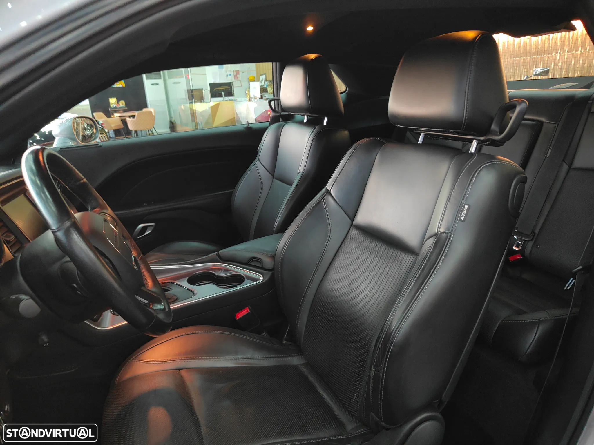 Dodge Challenger Auto SXT Plus - 12
