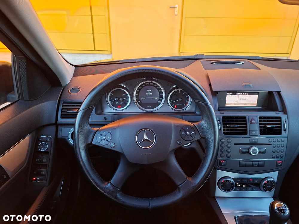 Mercedes-Benz Klasa C 200 Avantgarde Edition - 16