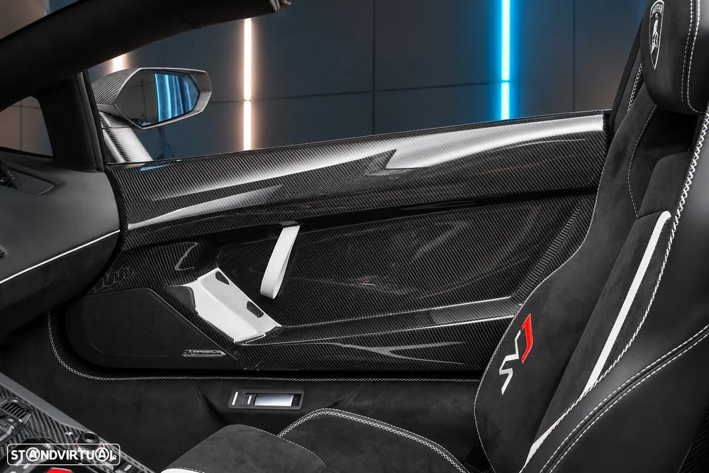 Lamborghini Aventador - 29