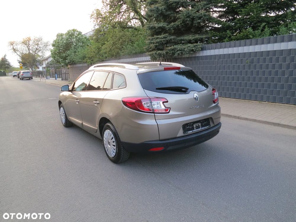 Renault Megane ENERGY TCe 115 Start & Stop Paris Business - 8