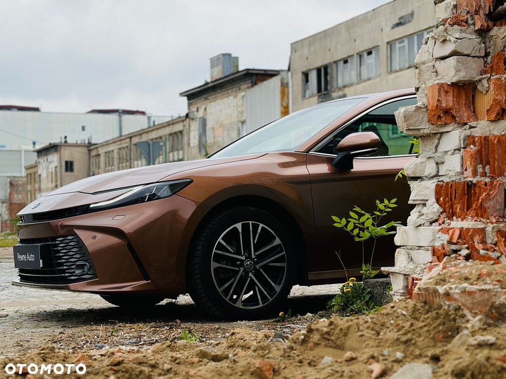 Toyota Camry - 5