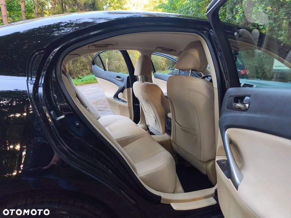 Lexus IS 220 D Prestige - 11