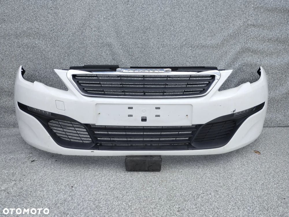 Peugeot 308 T9 13-17r zderzak przód przedni LED - 1