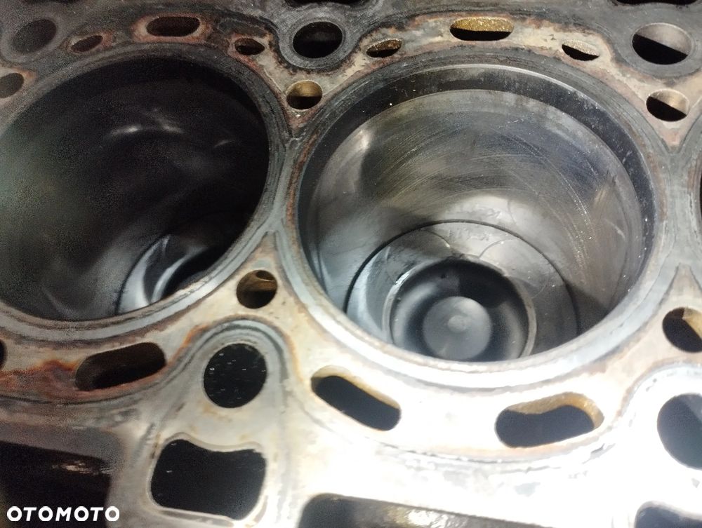 BLOK SILNIKA DÓŁ TŁOKI SSANGYONG TIVOLI 1.6D E-XDI D16DTF - 14