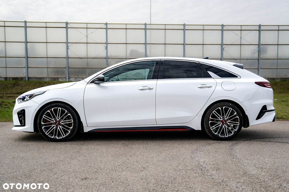 Kia ProCeed - 11