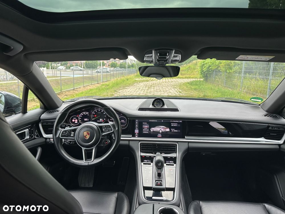 Porsche Panamera 4 E-Hybrid - 17