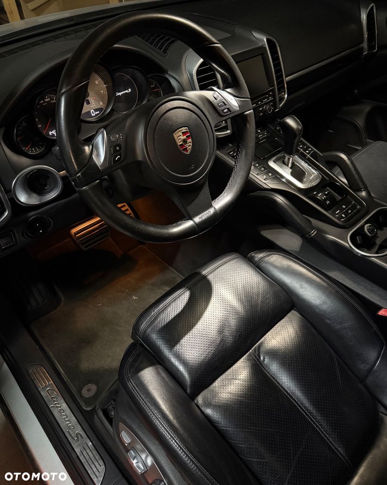 Porsche Cayenne - 4