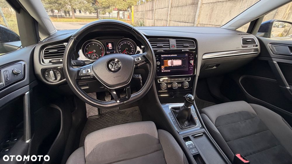 Volkswagen Golf - 25