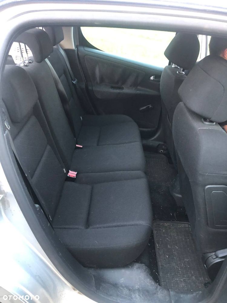 Peugeot 207 - 15