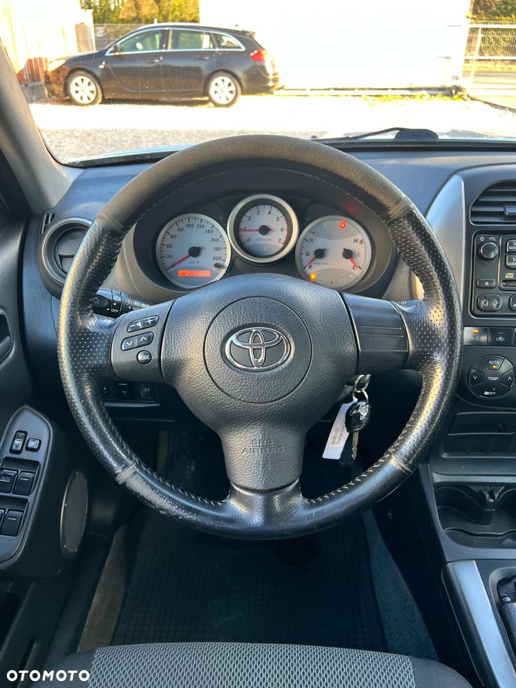 Toyota RAV4 D-4D 4x4 - 17