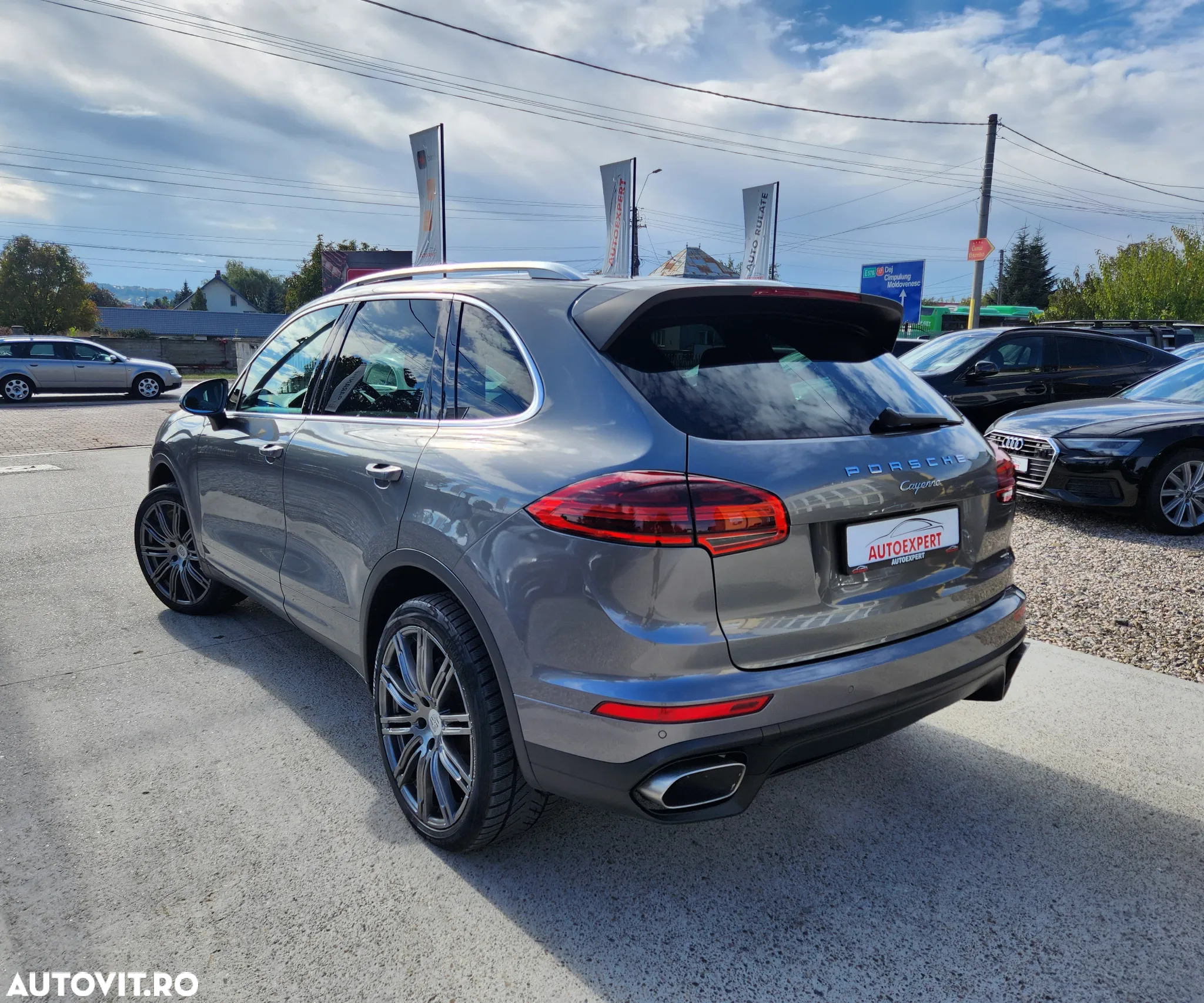 Porsche Cayenne 3.0 L - 7