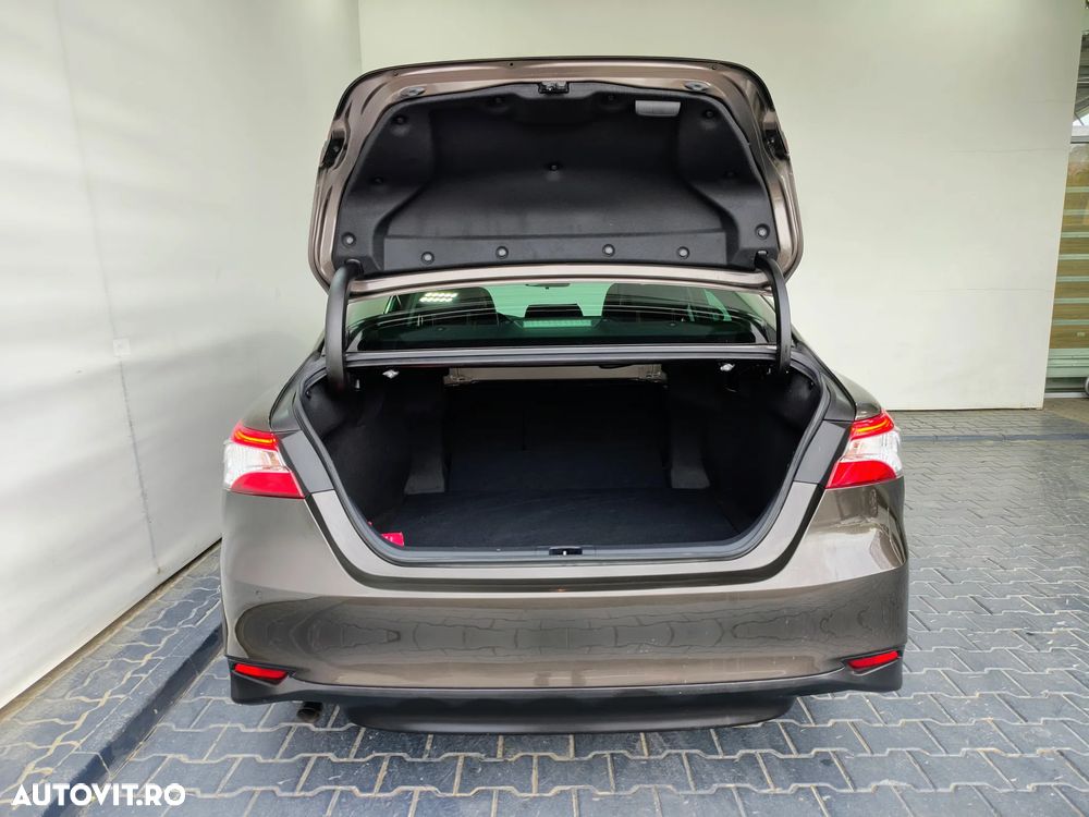 Toyota Camry 2.5 Hybrid Business - 30