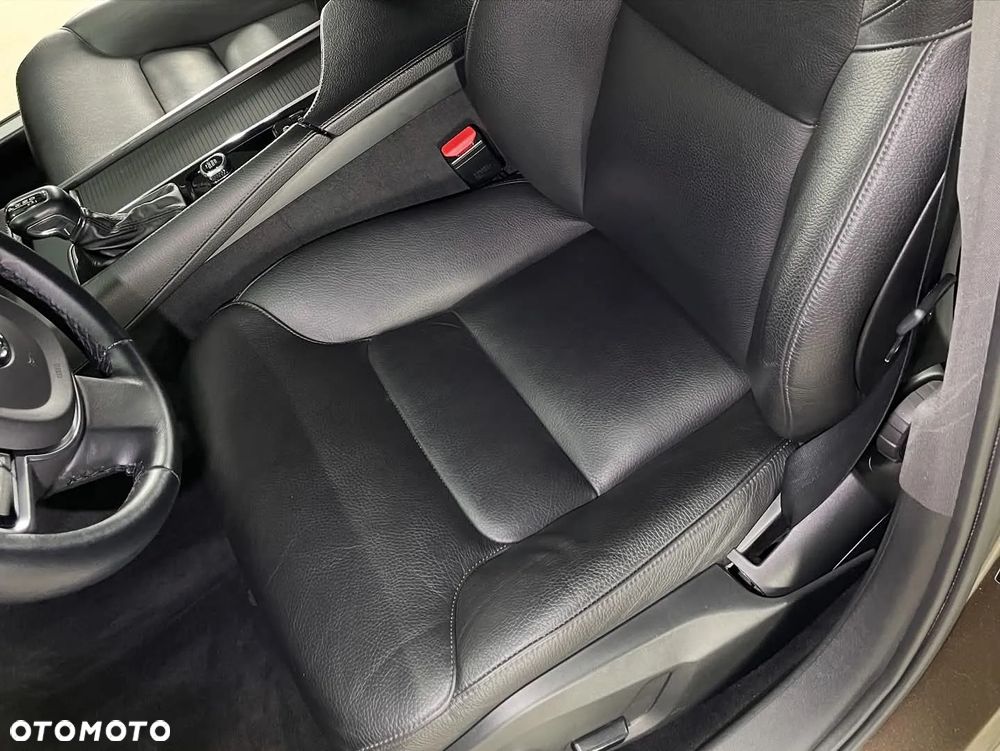 Volvo V90 D3 Momentum Pro - 11
