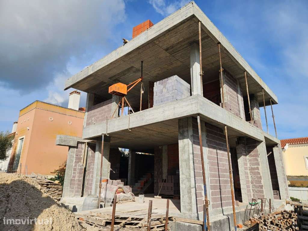 Moradia a apenas 220 metros da Lagoa de Óbidos - Grande imagem: 3/17