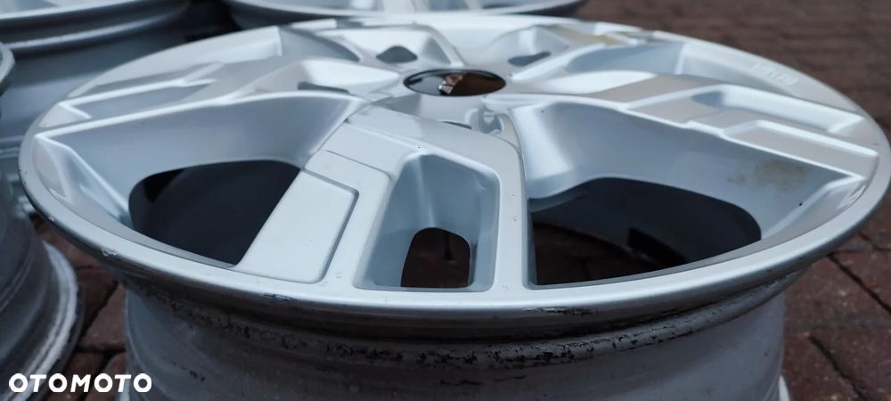 Felgi Aluminiowe Ronal Ford Transit Custom Tourneo Custom 17Cali 5x160 7Jx17 Et53 Ø65,1mm - 8