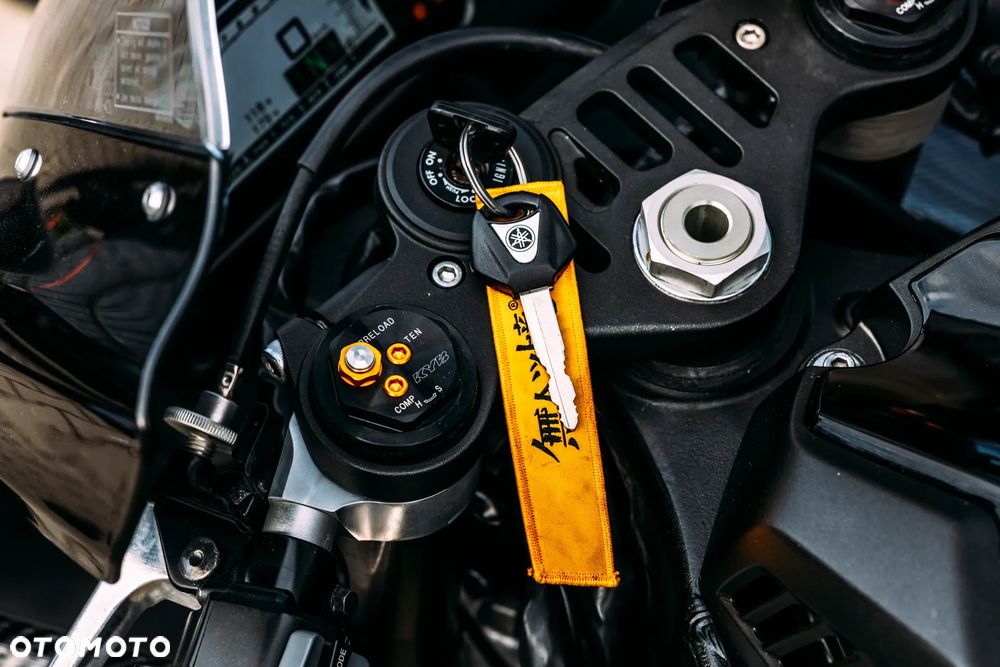 Yamaha R1 - 5