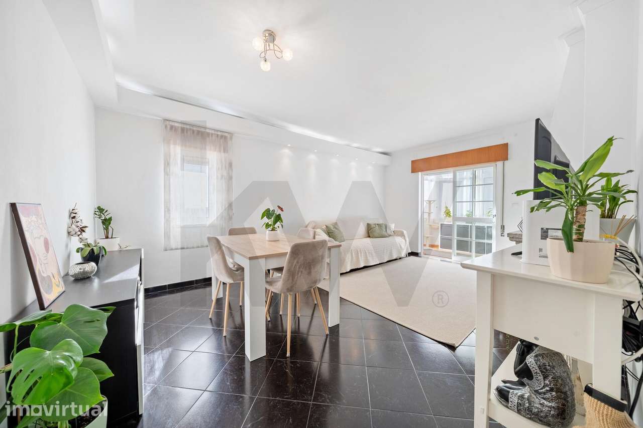 Apartamento T3 com 96 m2, Varanda, Marquise e Lareira na Estrada da Be - Grande imagem: 2/24
