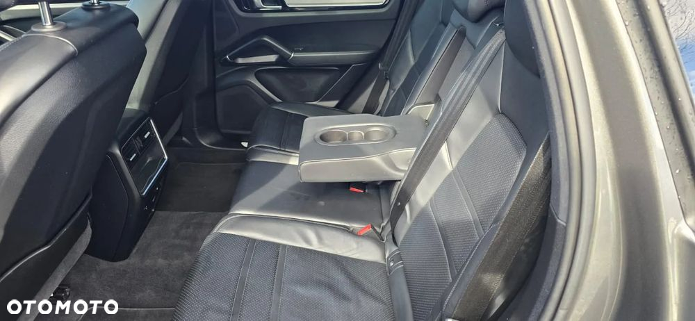 Porsche Cayenne - 21