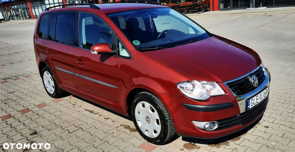 Volkswagen Touran 1.9 TDI DSG Conceptline - 4