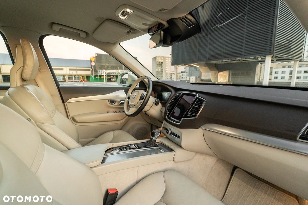 Volvo XC 90 D5 AWD Momentum - 29