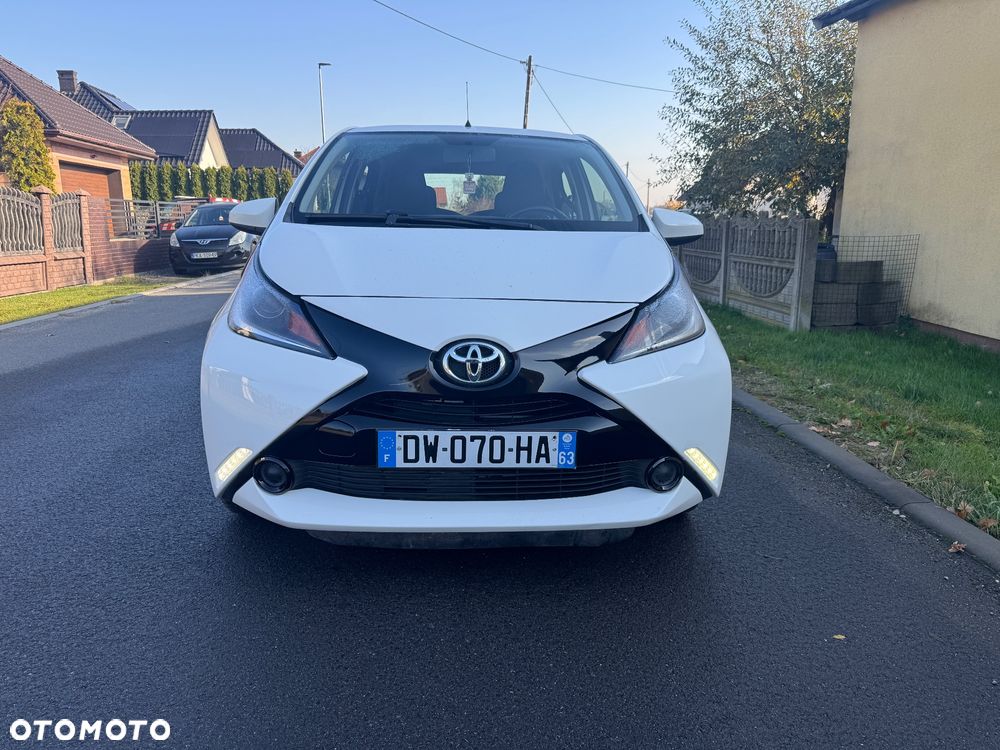 Toyota Aygo x-play touch - 2